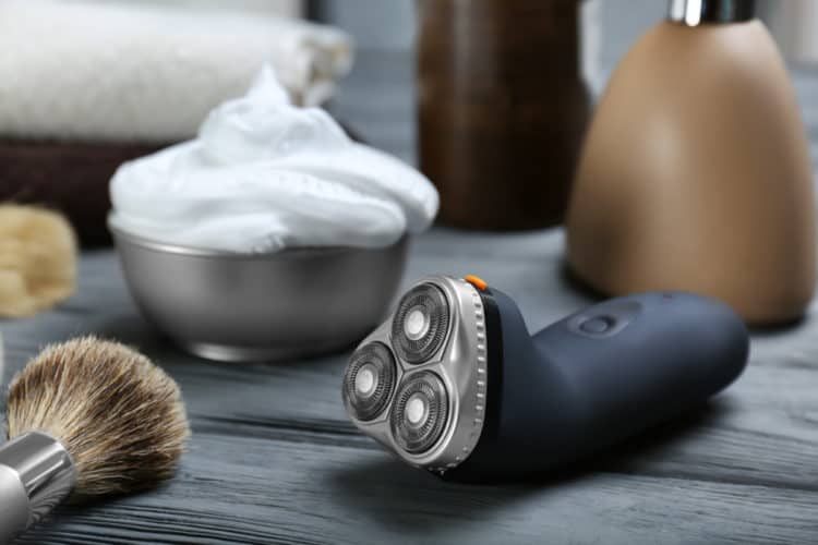 electric wet shaver with shaving cream
